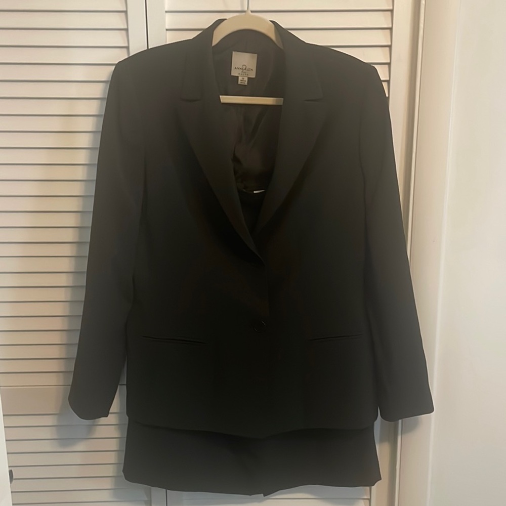 Anne Klein Forest Green Skirt Suit